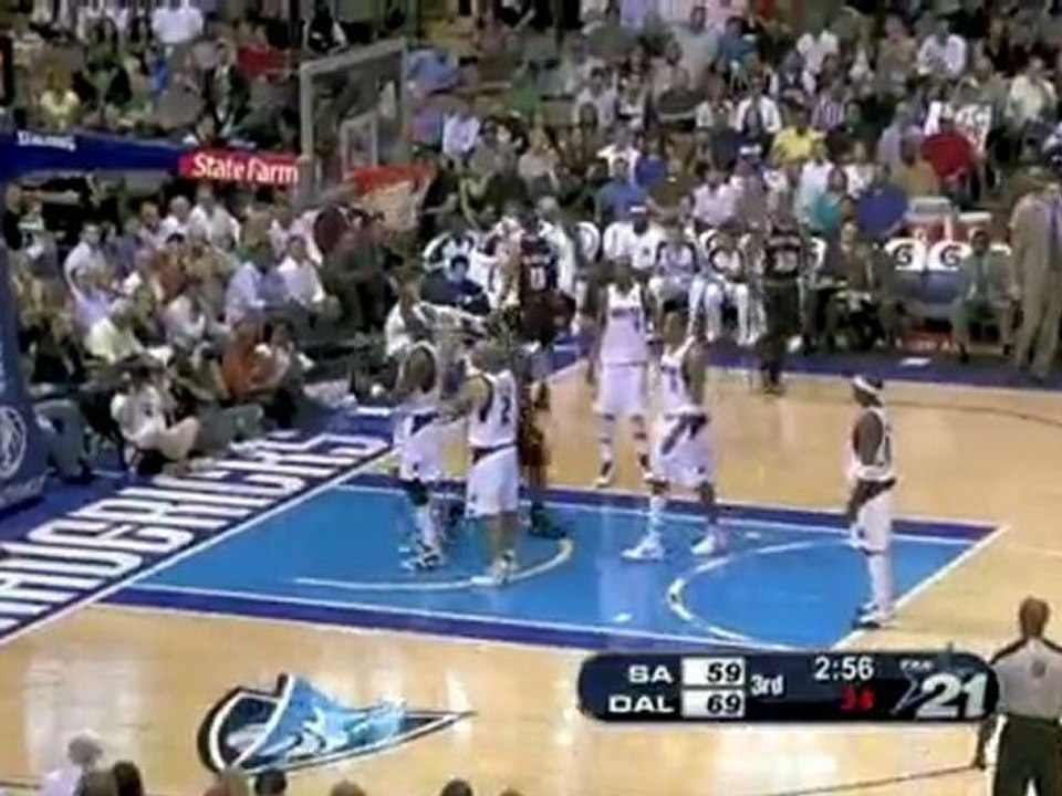 Tony Parker hits DeJuan Blair with a no-look pass for the ea
