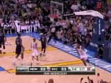 Kevin Durant finishes the Thunder's fast break strong.