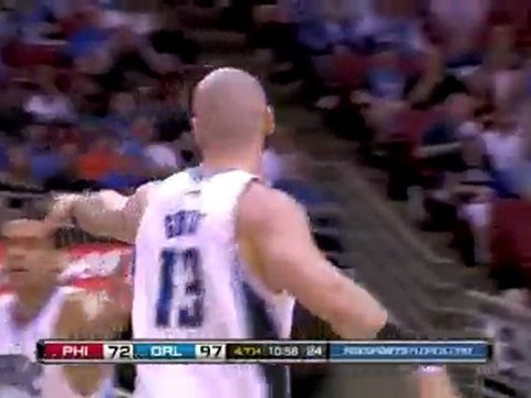 Matt Barnes finds Marcin Gortat who slams it home.