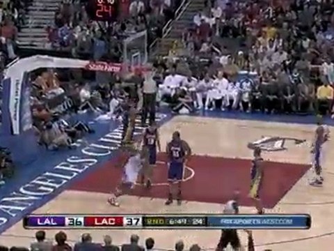 DeAndre Jordan takes a pass from Mardy Collins and flushes i