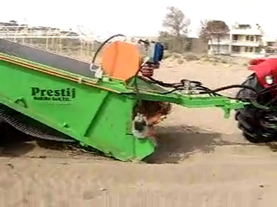 Öz Ak Makina Sanayi Sahil Temizleme Makinası