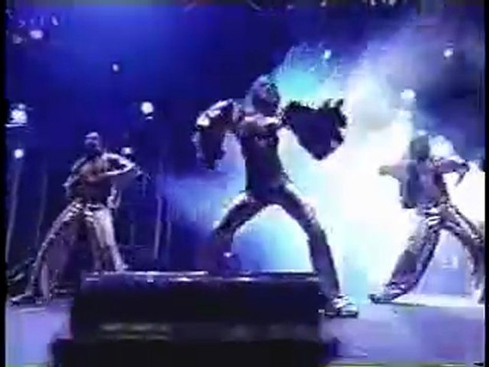 9.Axe Bahia - Danza La Manivela  (Del Concierto En Vivo)