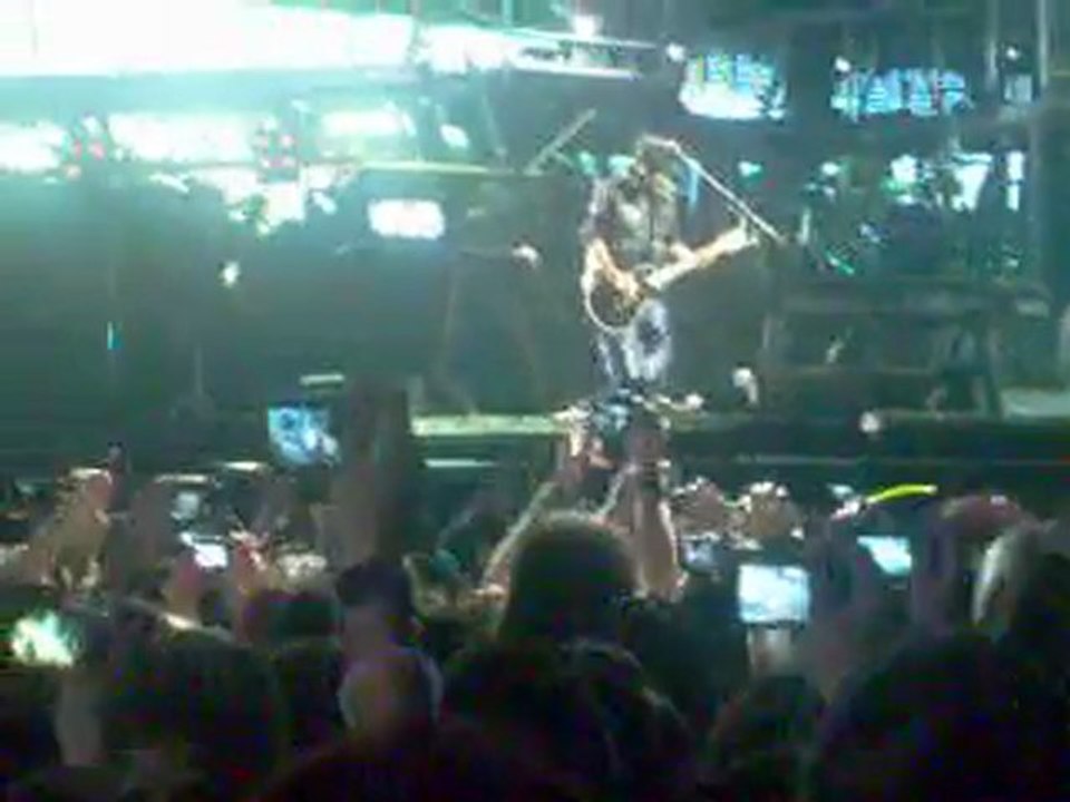 Tokio Hotel @ Paris - 14.o4.1o / Dogs Unleashed.