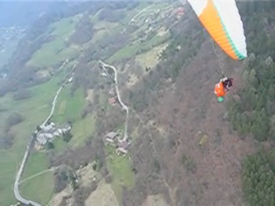 MVI_2905 leo en parapente  clip video