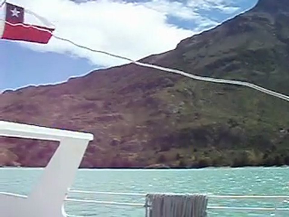 navegando por el Lago O'Higgins