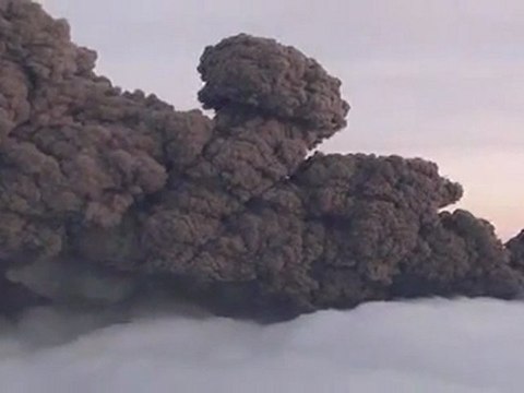 Iceland volcano eruption intensifies 16 avril 2010