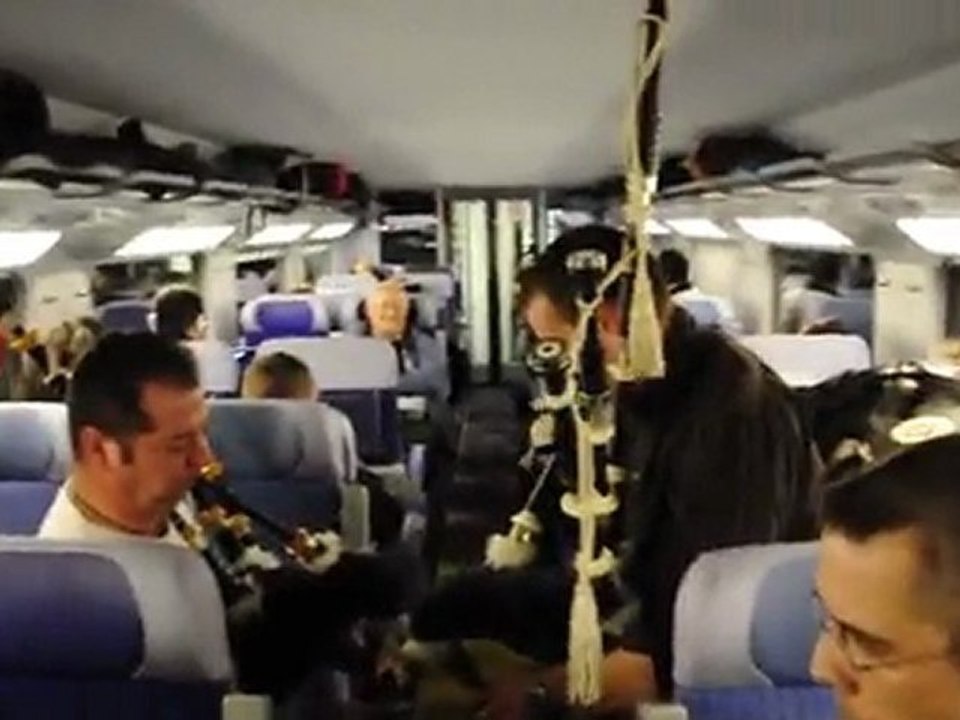 Le bagad chamboule le TGV Toulon-Paris #1
