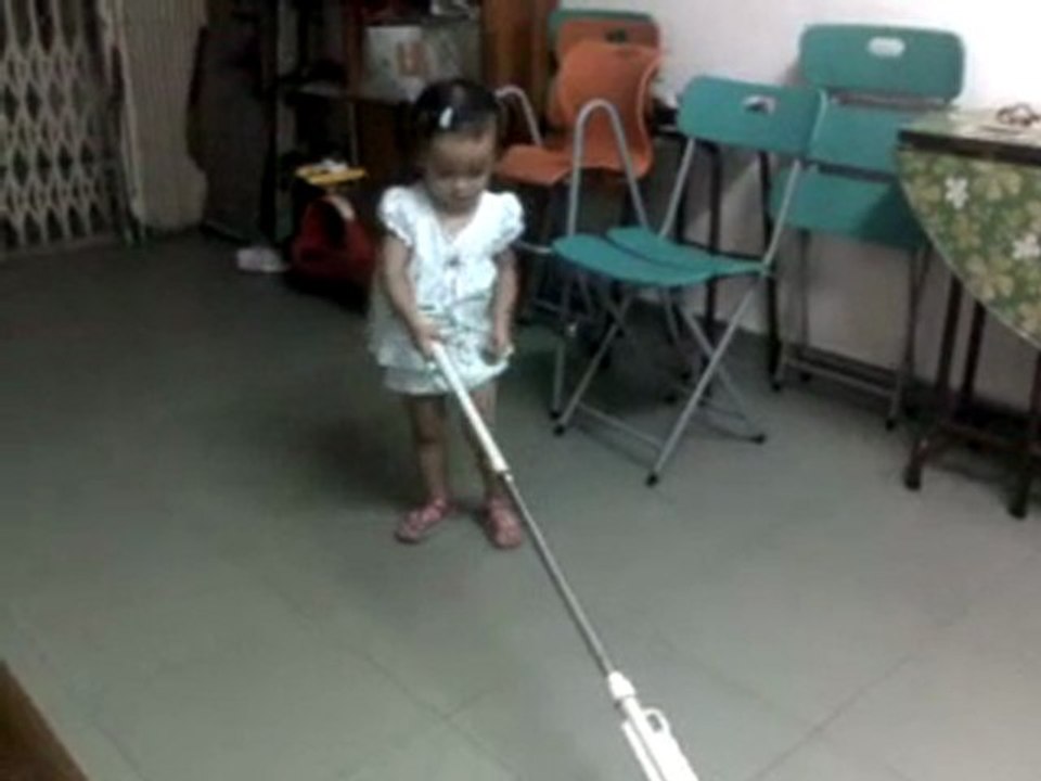 Boi Hoa Clean the floor