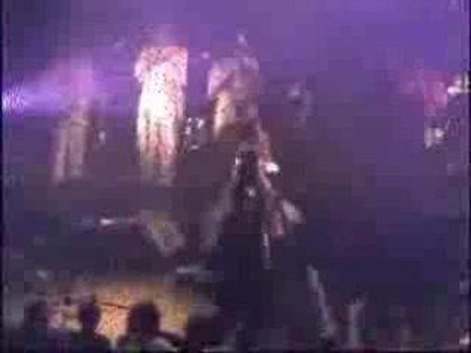 BETA SIMON au Bataclan -  Iyo