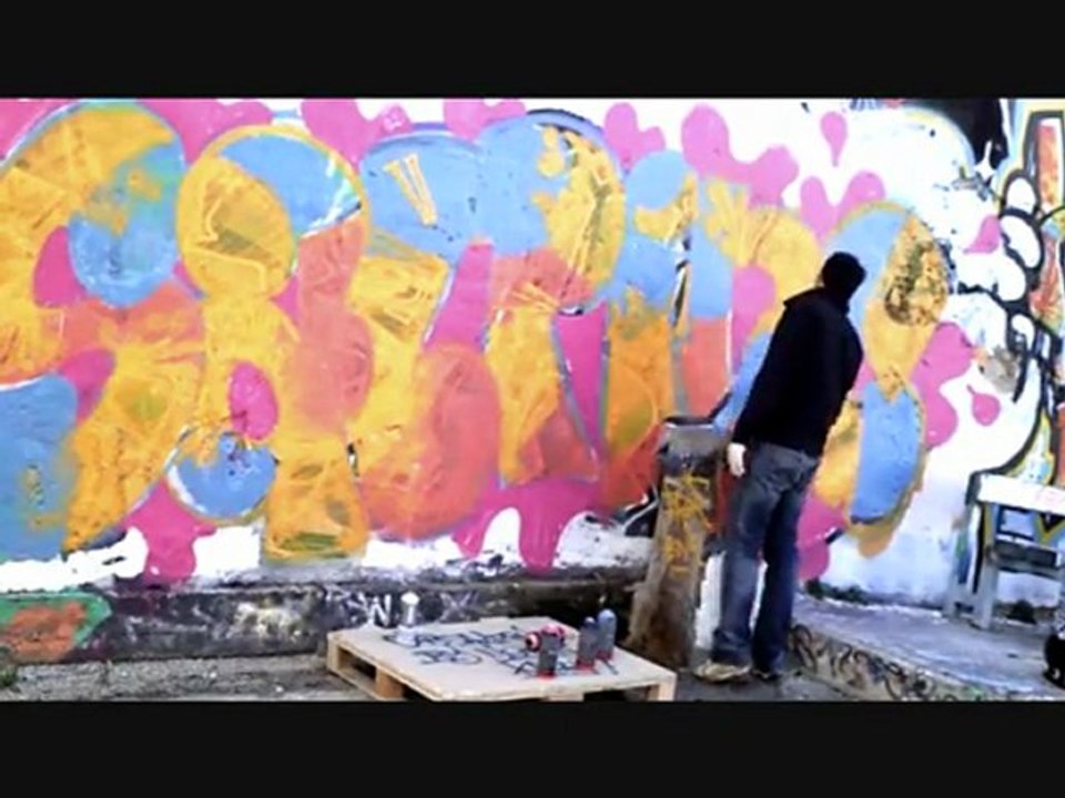 Graff Cisalpine (marseille,mur,bus,train)