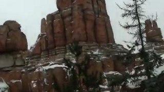 Big Thunder Mountain sous la neige - Disneyland Paris