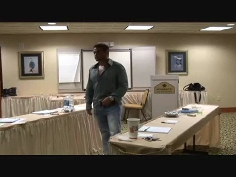 How to Attract Women Fast Through Eye Contact(Attract Women