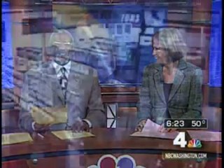 Un cambrioleur essaye de s'enfuir par le plafond