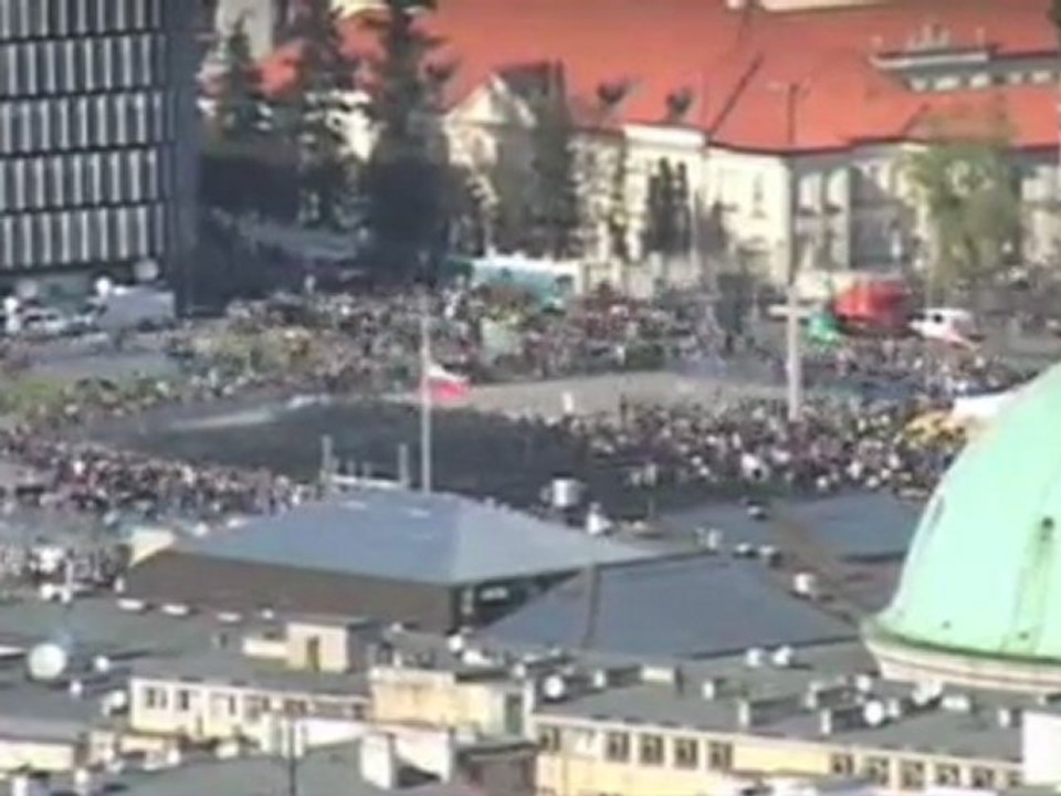 Plac Piłsudskiego pustoszeje