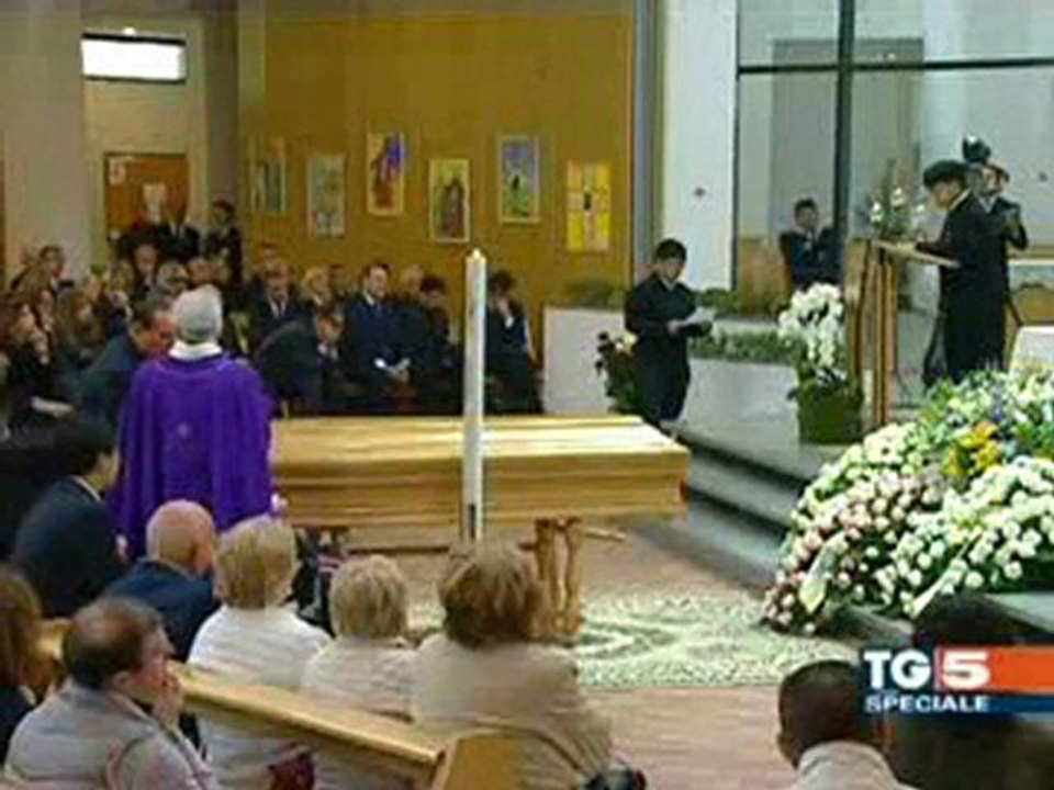 Funerale Raimondo Vianello. Pippo Baudo: "Viva Raimondo!"