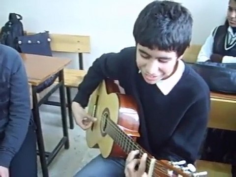 güzel ikili gitar eşliğinde şarkı