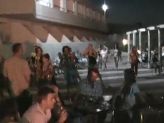 Petit échauffement avant le disco piscine