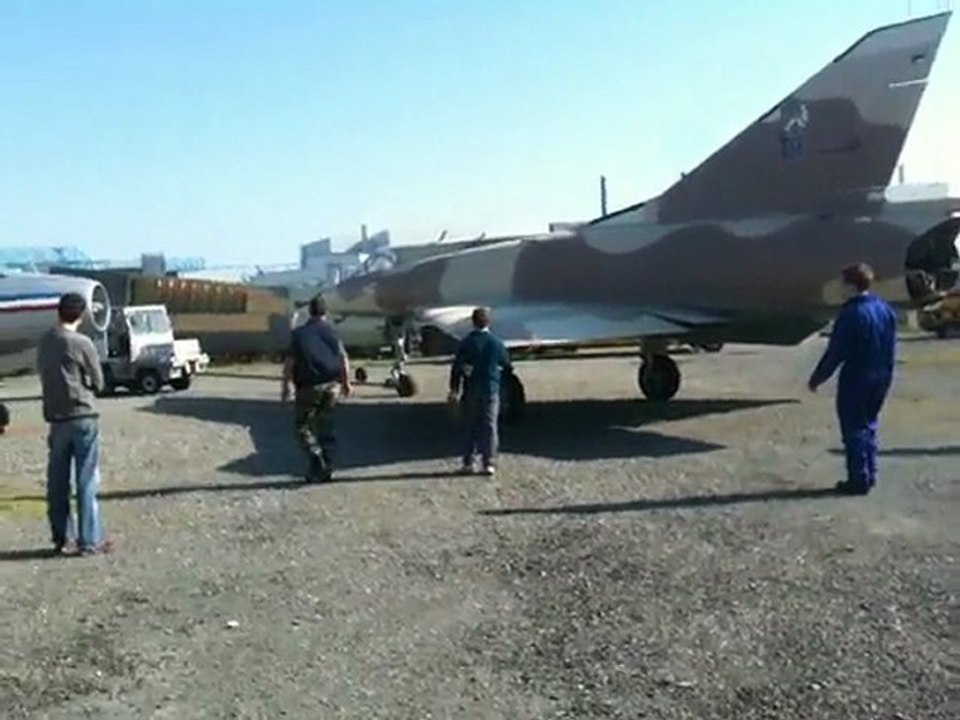 Sortie du hangar du Mirage III C
