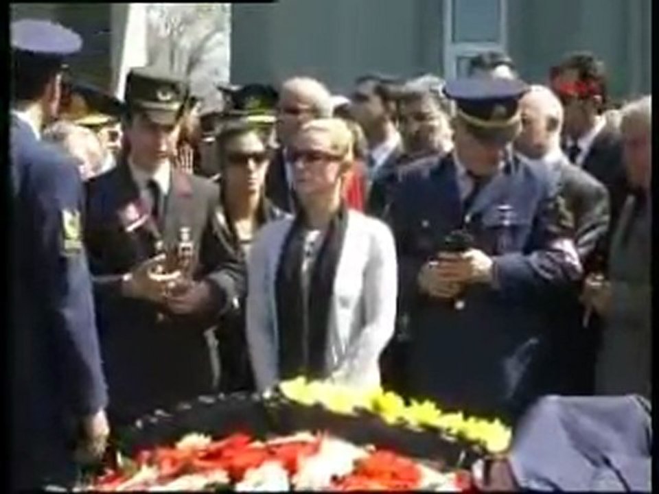 Bakan Yıldız'a yumruk