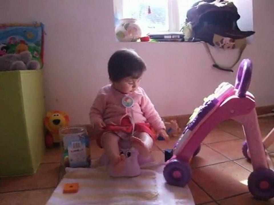 maelys sur le pot