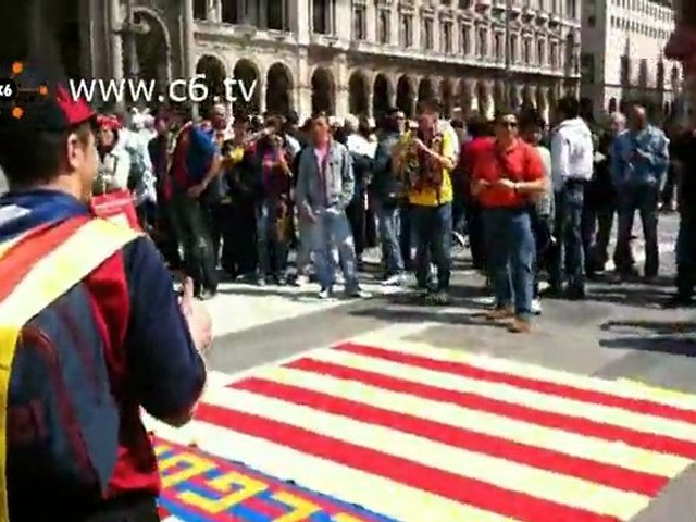 Video Inter-Barcellona: i tifosi del Barcellona in piazza Duomo