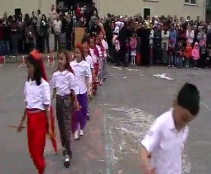 HALİL YASİN İ.Ö.O 2/B SINIFININ 23 NİSAN GÖSTERİSİ ESKİŞEHİR ÇİFTETELLİSİ