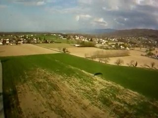 paramoteur en vol avec les busards