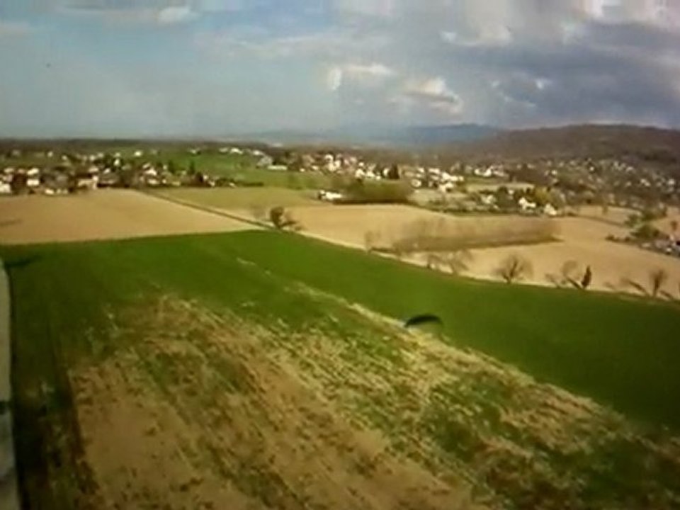 paramoteur en vol avec les busards