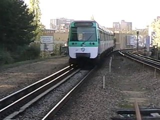 MF77 : Arrivée à la station Créteil Université sur la la 8 du métro parisien