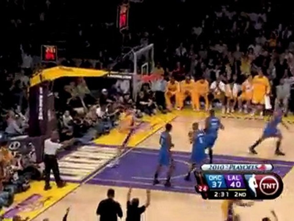 Derek Fisher finds Pau Gasol cutting down the lane for the d