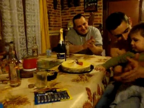 Jimmy souffle ses bougies - 2 ans