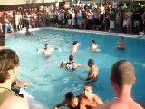 Lite al party di primavera e pugni in piscina