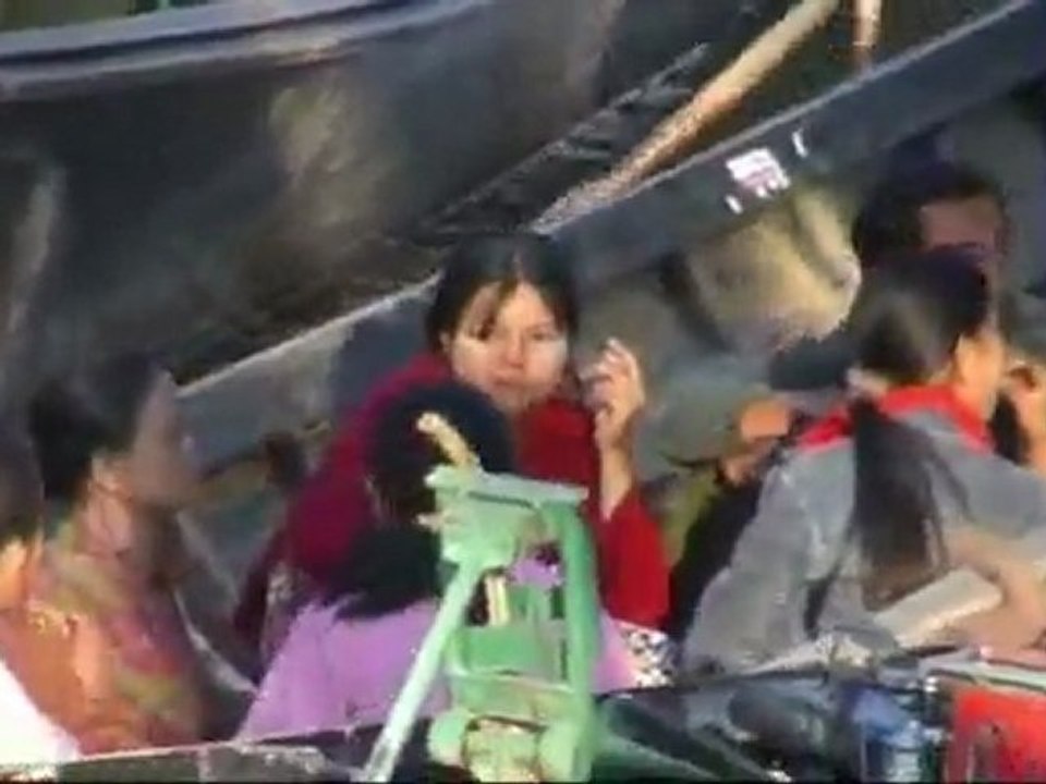 BIRMANIE PORT SUR LE LAC INLE