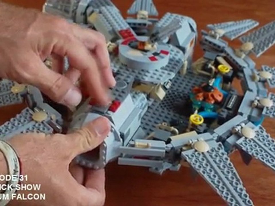 LEGO 4504 : LEGO Millennium Falcon Star Wars Review