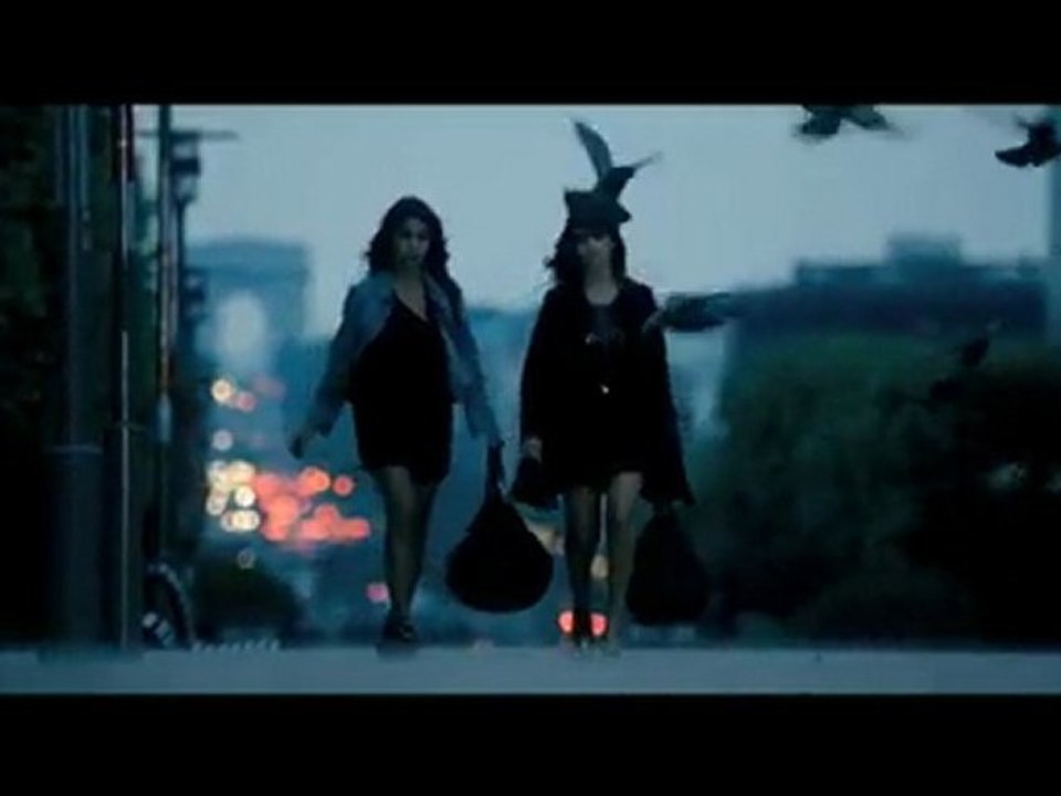 Chanson sur une drôle de vie par Géraldine Nakache et Leila