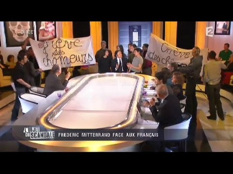 Intrusion en direct sur le plateau de L'objet du scandale