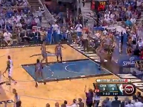 Jarmeer Nelson floats one to Matt Barnes for the alley-oop.