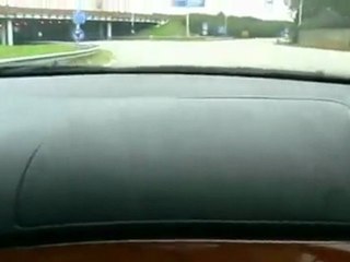 Leçon de dérapage sur un rond-point