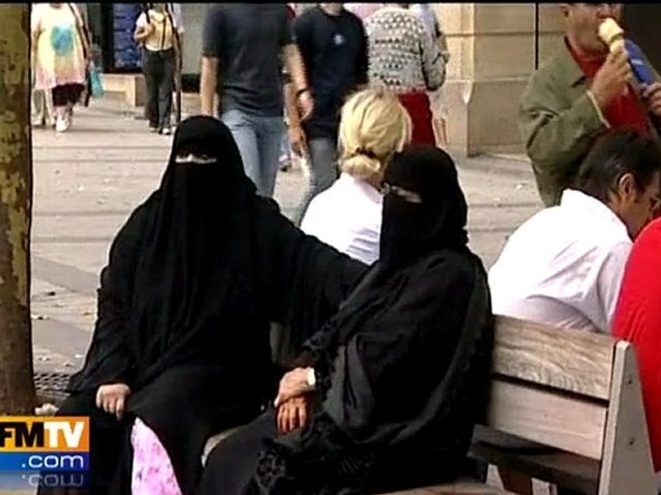 Interdiction de la burqa : une loi applicable ?