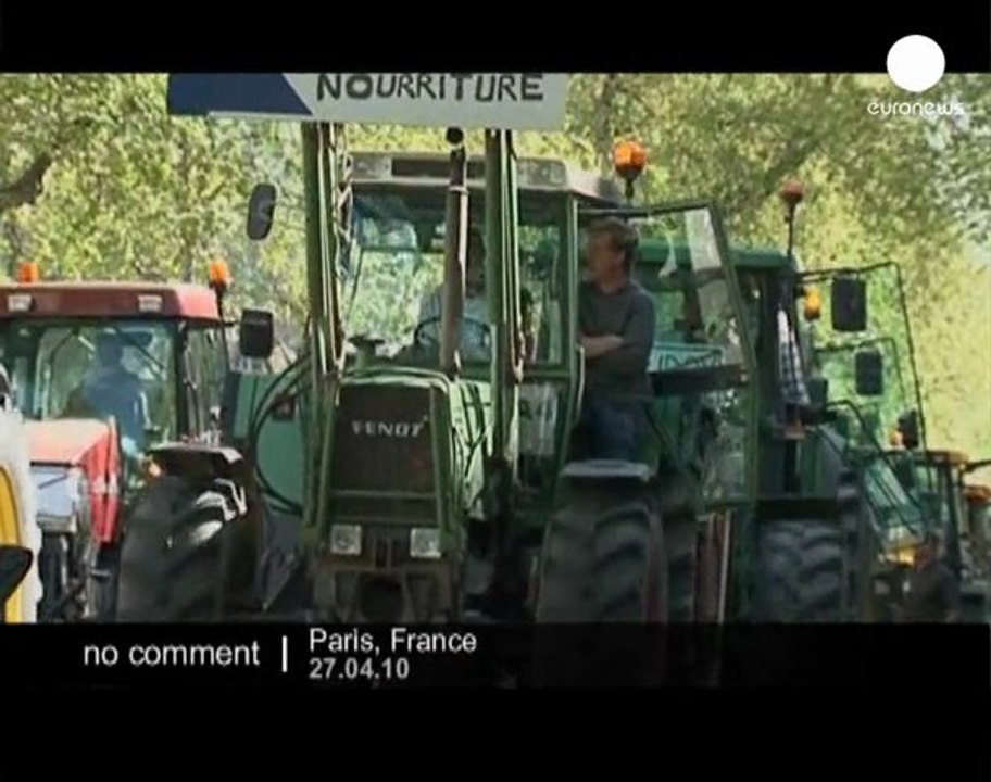 Farmers protest in Paris