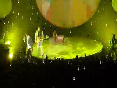 2 - big girl - Concert 26 avril 2010 - MIKA