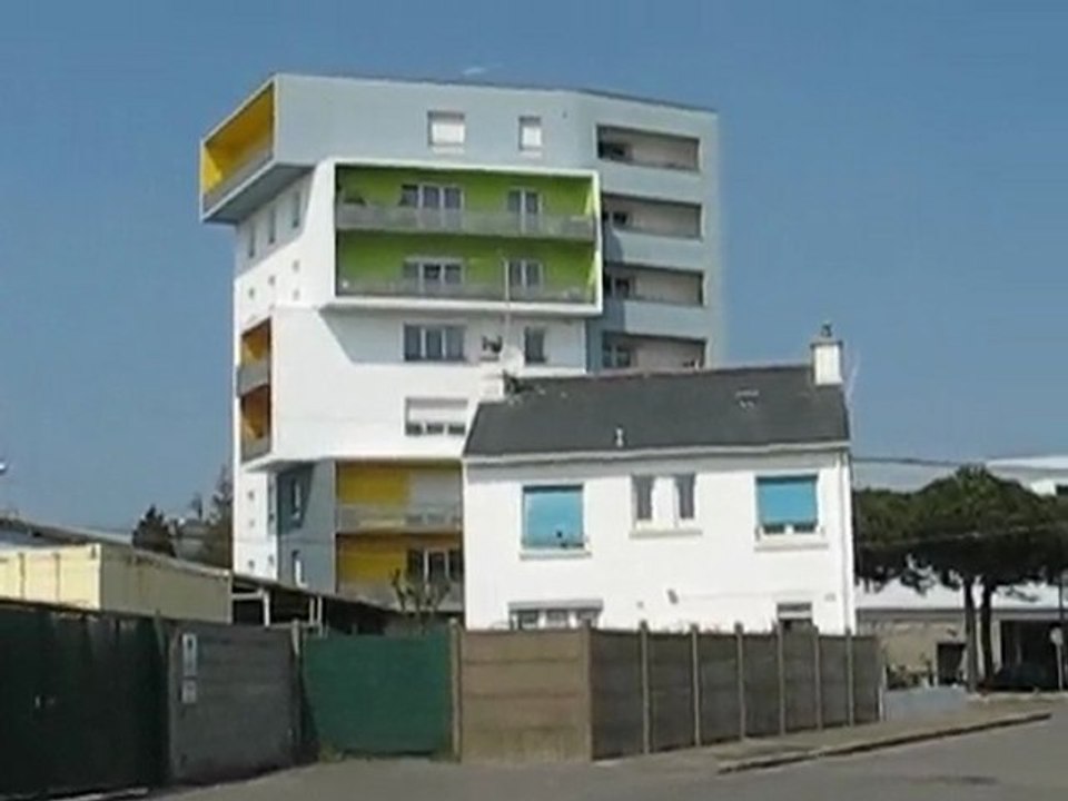 Saint Nazaire : immeuble moderne