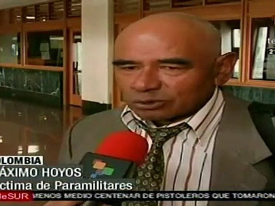 Familiares de víctimas del paramilitarismo en Colombia exig
