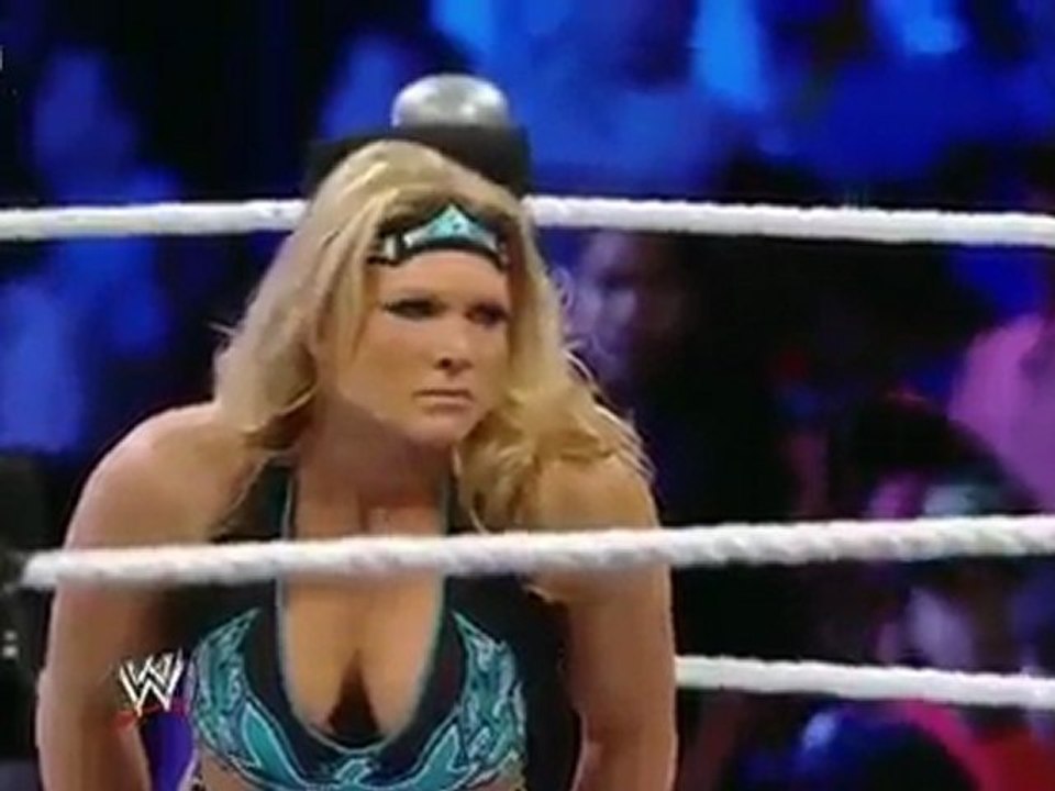 Beth Phoenix Vs Layla WWE Superstars 4/08/10