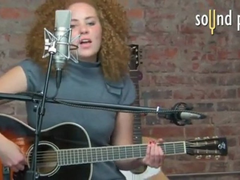 YouTube - Cassie Taylor singing _Lay My Head on Your Pillow