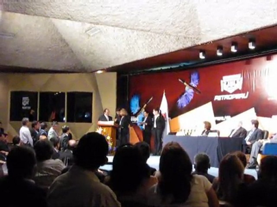 Confusión en entrega de premios Copé