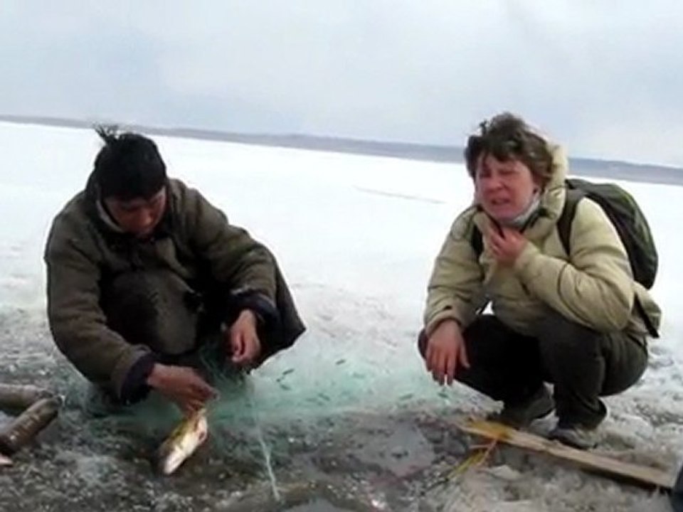peche sur le lac gele d Ogii Nuur