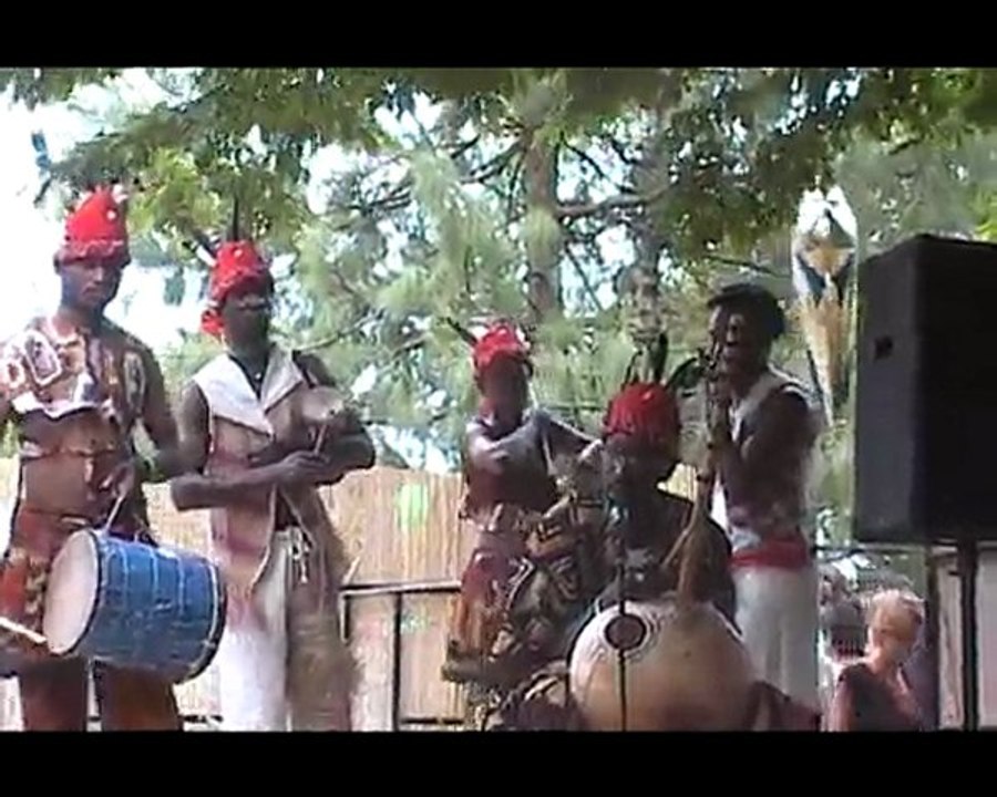 SPECTACLE DE CONTE EN PLEIN AIR / COMPAGNIE NGAMB'ART