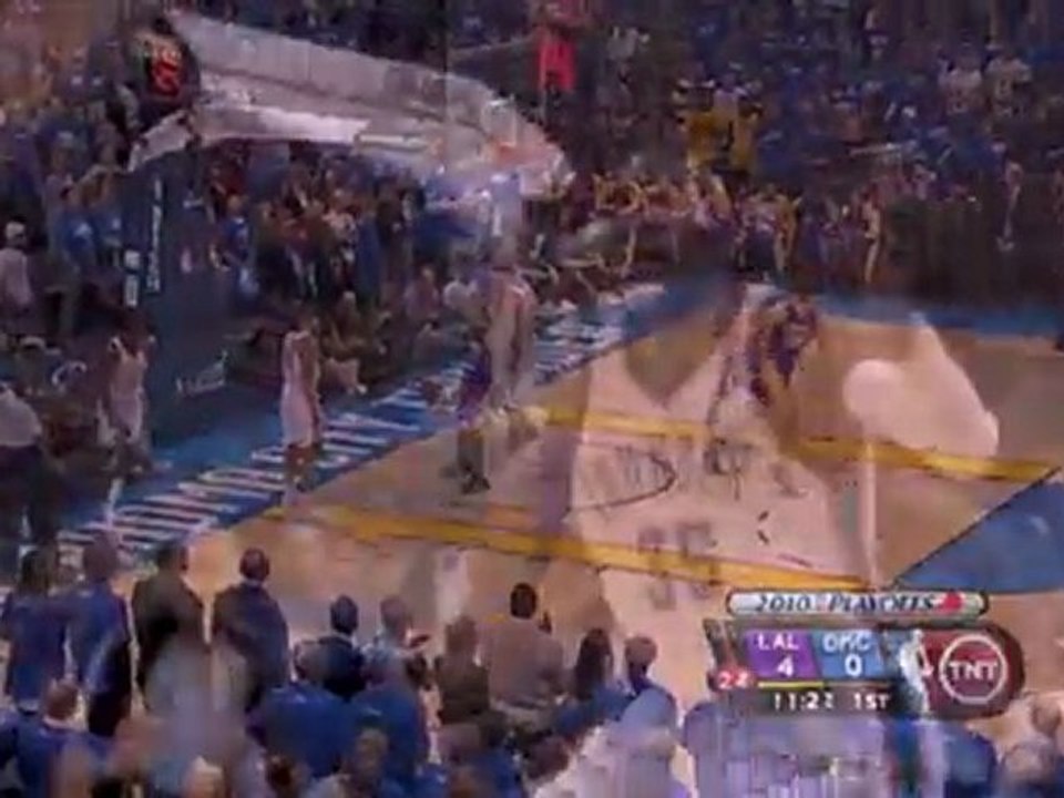 Ron Artest strips the ball from Kevin Durant and goes coast-