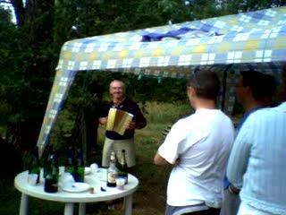 Fête autour du feu de bois